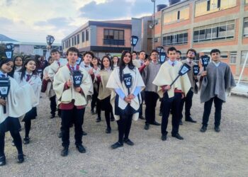 Con ruanas, estudiantes de Boyacá tejen orgullo e identidad en su promoción