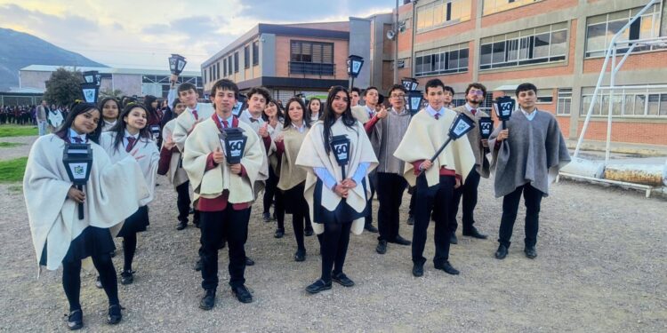 Con ruanas, estudiantes de Boyacá tejen orgullo e identidad en su promoción