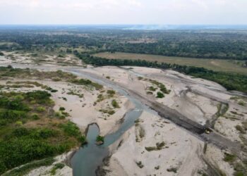 Le meten mano a tres puntos críticos en el río Cravo Sur: protegen vía, puente y comunidades ante las lluvias