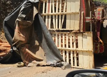 Se volcó en la marginal del llano en Monterrey