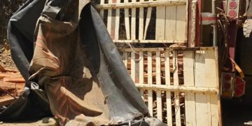 Se volcó en la marginal del llano en Monterrey