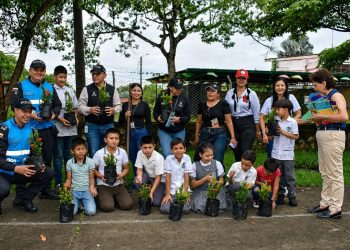 Con la siembra de especies arbóreas tipo ixoras fue conmemorado el Día del Árbol en la Institución Educativa San Jorge