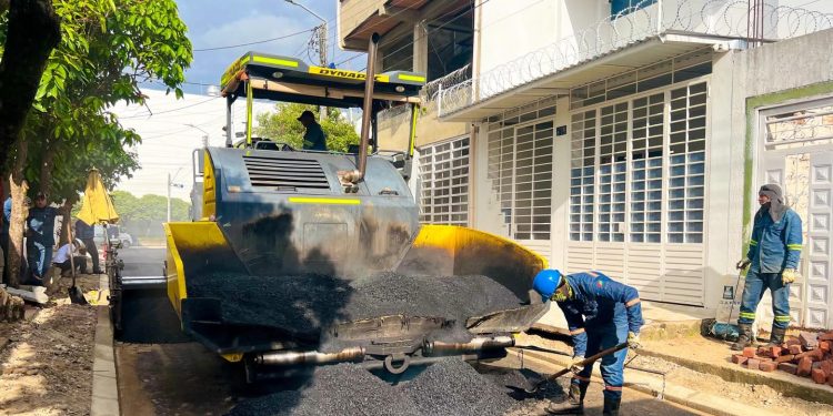 Alcaldía avanza con la pavimentación de la calle 23a en Yopal