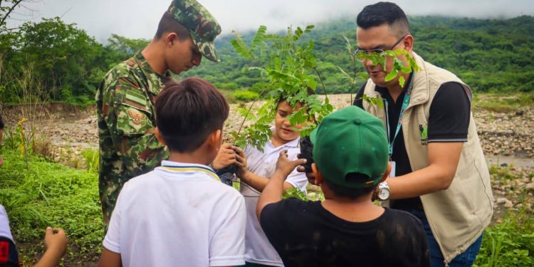 El Ejército siembra vida en Yopal: 200 árboles para recuperar zonas afectadas