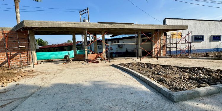 #AraucaAvanza | Continúan las obras de cerramiento del Hospital del Sarare en Saravena, un proyecto estratégico que fortalece la seguridad