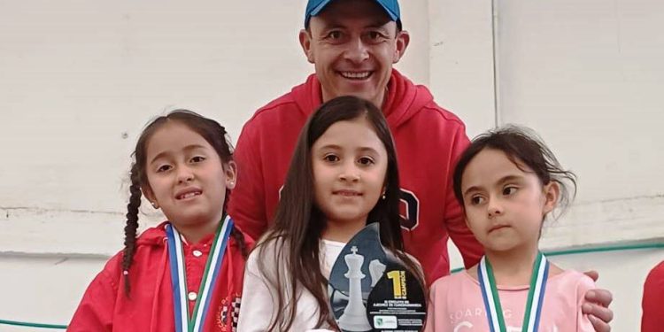 Estudiante del Centro Social vuelve a subir al podio en ajedrez