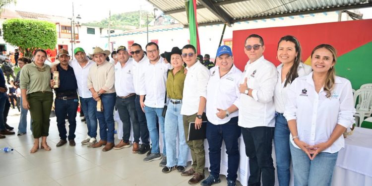 Gerente Ángel Andrés Ávila y su grupo del HORO acompañaron la celebración de los 52 años de vida administrativa de Casanare