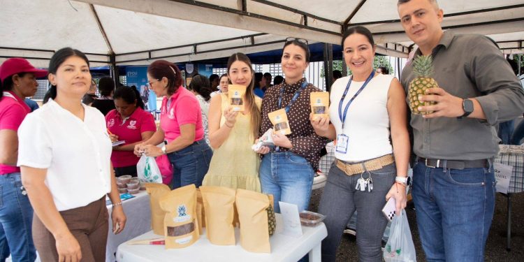 Más de 20 emprendimientos participaron en la Primera Feria de Emprendimiento 2026 realizada en el Hospital Central de Yopal