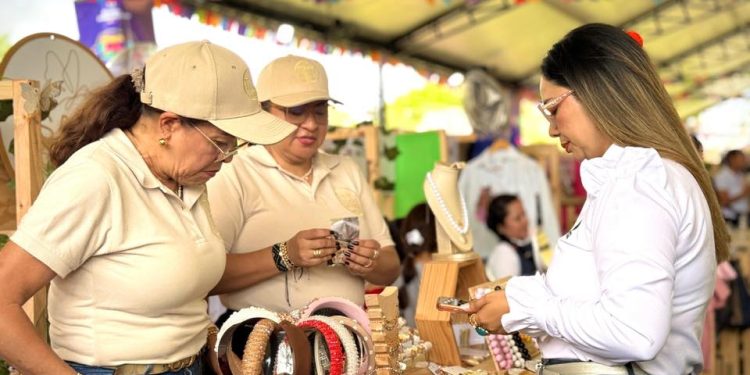 Hoy sábado 16 y domingo 17 de mayo te esperamos en el Parque La Paz en Arauca capital