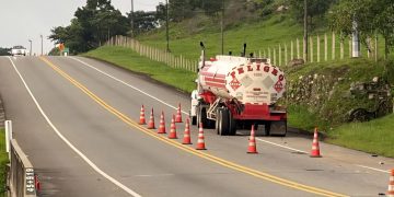 Tragedia en la vía, conductor falleció en choque de furgón y tractocamión
