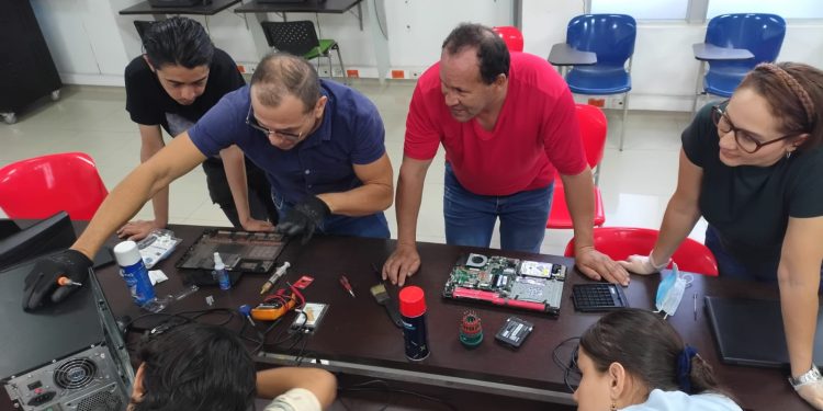 Más oportunidades laborales y fortalecimiento de competencias digitales