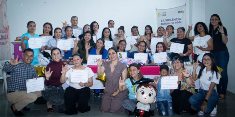 Alcaldía de Aguazul clausura con éxito el curso de lengua de señas