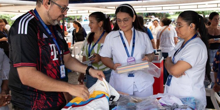 Más de 20 emprendimientos participaron en la Primera Feria de Emprendimiento 2026 realizada en el Hospital Central de Yopal