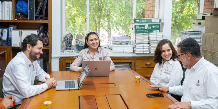 Gobernación de Arauca y Fundación El Alcaraván entregan obras de reparcheo en la vía Caño Limón
