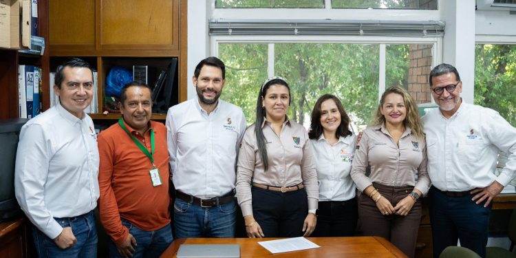 Gobernación de Arauca y Fundación El Alcaraván entregan obras de reparcheo en la vía Caño Limón