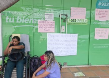 Trabajadores domiciliarios adelantan vías de hecho en EPS Coosalud Arauca por falta de pagos