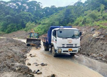 Con maquinaria permanente se garantiza la movilidad en «El Volcán»
