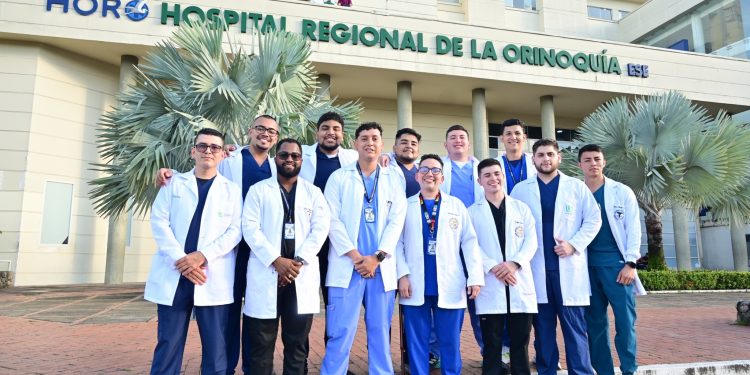 Hospital Regional de la Orinoquía despide a sus médicos internos tras un año de formación y compromiso humano