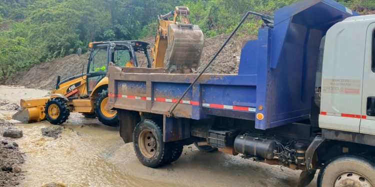 Con maquinaria permanente se garantiza la movilidad en «El Volcán»