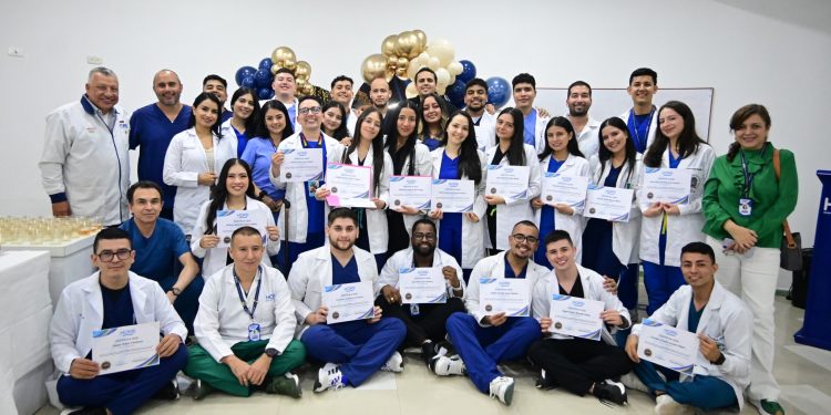 Hospital Regional de la Orinoquía despide a sus médicos internos tras un año de formación y compromiso humano