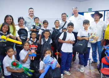 114 Kits escolares fueron entregados a estudiantes en zonas rurales