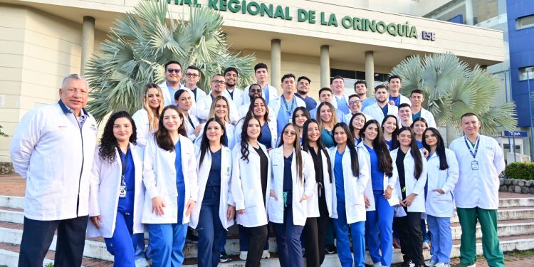 Hospital Regional de la Orinoquía despide a sus médicos internos tras un año de formación y compromiso humano