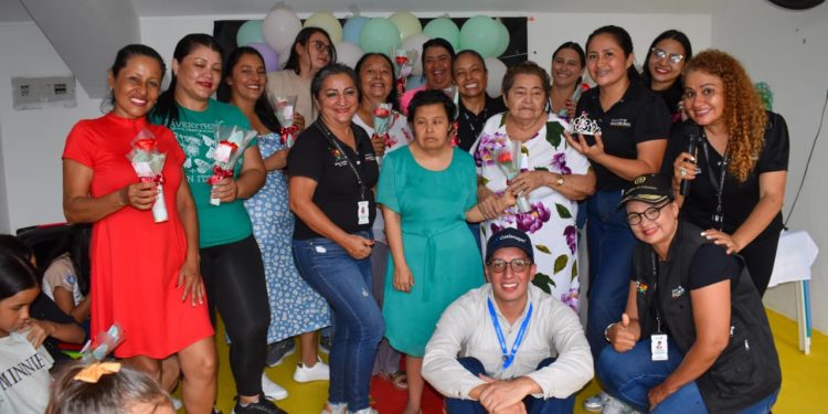 En el Mes de las Madres, una tarde de alegría y reconocimiento en la Ludoteca Bicentenario