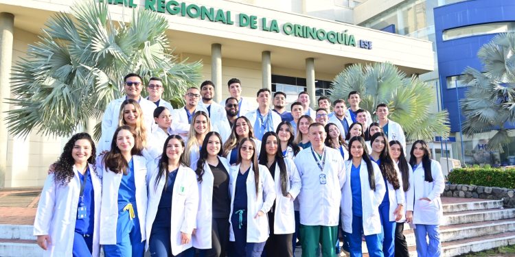 Hospital Regional de la Orinoquía despide a sus médicos internos tras un año de formación y compromiso humano