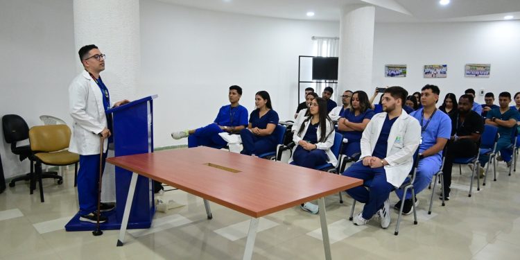 Hospital Regional de la Orinoquía despide a sus médicos internos tras un año de formación y compromiso humano