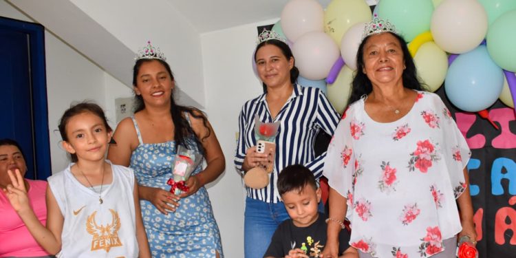 En el Mes de las Madres, una tarde de alegría y reconocimiento en la Ludoteca Bicentenario