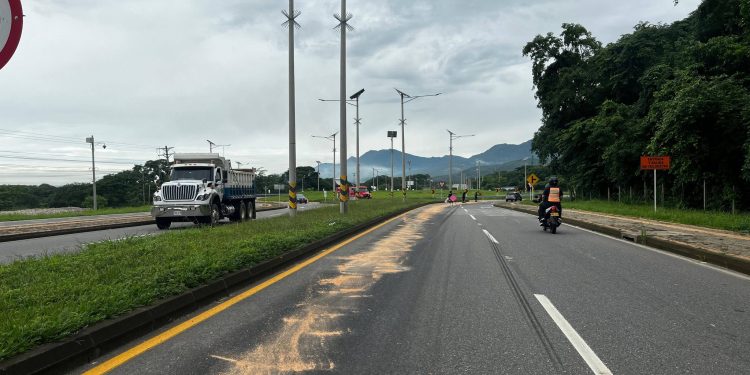 #Atención: Emergencia vial por derrame de hidrocarburos en la Marginal del Llano