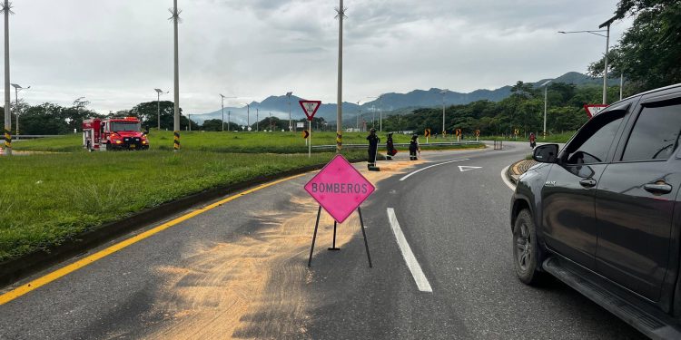 #Atención: Emergencia vial por derrame de hidrocarburos en la Marginal del Llano