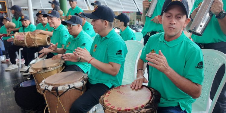 Gastronomía, accesorios, arte y mucho talento se tomaron la feria de emprendimiento del Carnaval de la Discapacidad “Moviendo Entrañas”