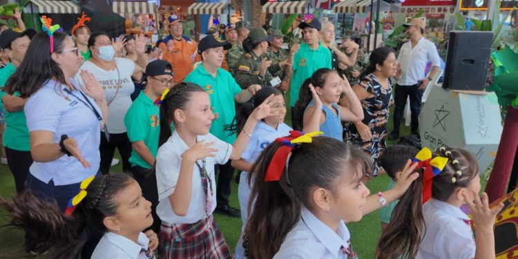 Gastronomía, accesorios, arte y mucho talento se tomaron la feria de emprendimiento del Carnaval de la Discapacidad “Moviendo Entrañas”