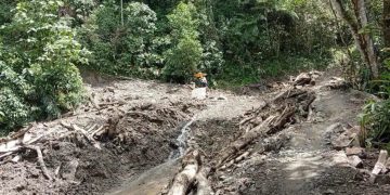 Derrumbe provoca cierre total de la vía Belén – Sácama; autoridades trabajan para restablecer el paso