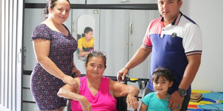 El antes y el después: una vivienda digna representa tranquilidad, bienestar y oportunidades para familias como la de Francelina Vega