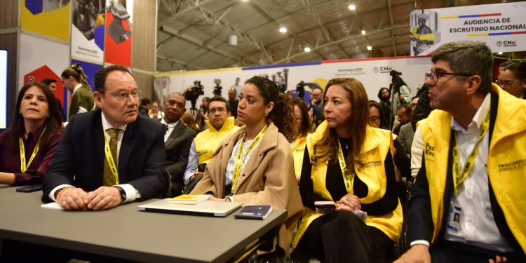 El CNE concluye escrutinios en el exterior: Cepeda pierde votos y De la Espriella suma apoyos