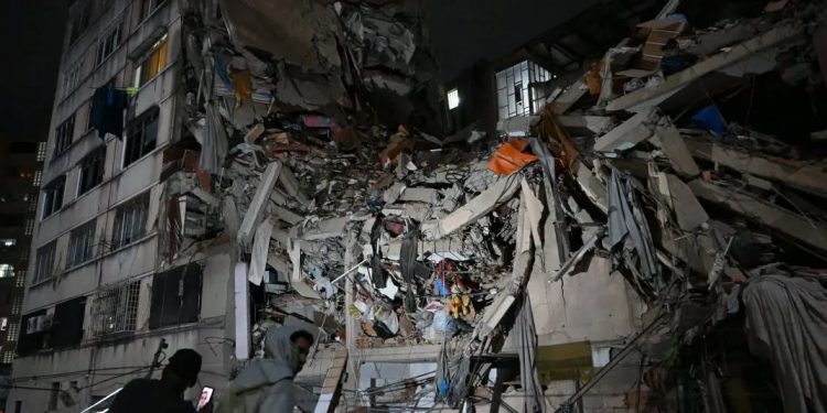 Se eleva a 164 la cifra de fallecidos y a 971 los heridos por terremoto en Venezuela