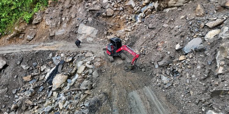 En el municipio de El Calvario, la maquinaria amarilla continúa trabajando en el sector Caño Seco