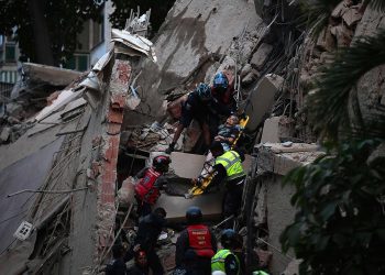 Se eleva a 164 la cifra de fallecidos y a 971 los heridos por terremoto en Venezuela