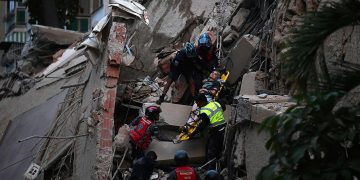 Se eleva a 164 la cifra de fallecidos y a 971 los heridos por terremoto en Venezuela
