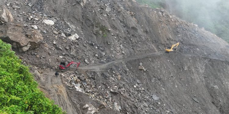 En el municipio de El Calvario, la maquinaria amarilla continúa trabajando en el sector Caño Seco