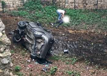 Grave accidente en la vía Aguazul–Yopal: vehículo cayó a un caño y dejó un lesionado