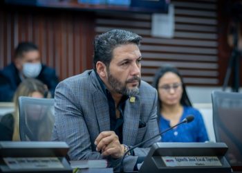 Procuraduría suspendió a Agmeth Escaf de su cargo hasta después de la segunda vuelta presidencial