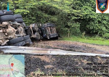 Ileso salió conductor de tractocamión accidentado en el intercambiador vial de Tauramena