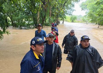 Despliegan operativo de rescate tras emergencia por creciente del río Tocaría en Nunchía