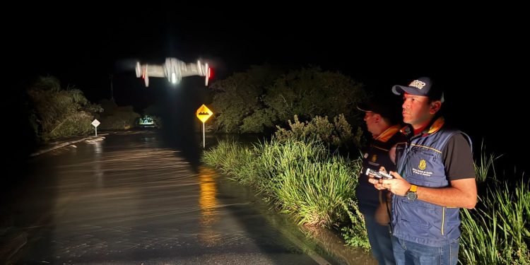 Riesgo extremo en el cruce del río Guanapalo: el paso continúa cerrado