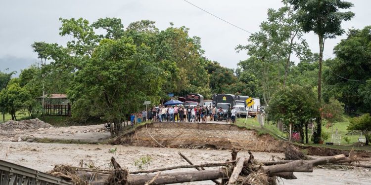 Gobernación de Arauca, gestiona puente metálico y destinará $1.700 millones para atender la emergencia en Caño Negro