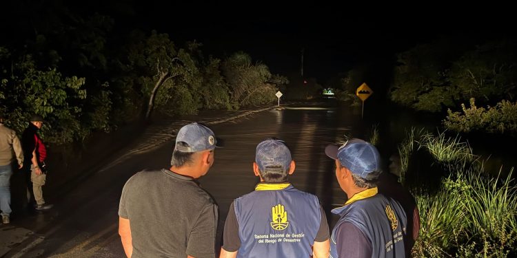Riesgo extremo en el cruce del río Guanapalo: el paso continúa cerrado