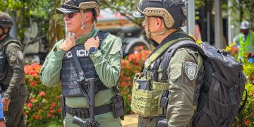 Altos mandos de la Policía Nacional visitan Betoyes y respaldan a uniformados heridos